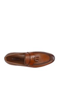 Wittchen - Męskie mokasyny skórzane z plecionką i chwostami brązowe. Kolor: brązowy. Materiał: skóra. Wzór: aplikacja. Sezon: lato. Obcas: na obcasie. Styl: elegancki. Wysokość obcasa: średni #5
