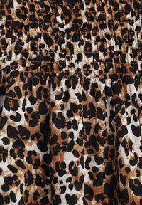 Renee - Brązowe Szerokie Spodnie o Długości 7/8 w Panterkę Rhina. Stan: podwyższony. Kolor: brązowy. Materiał: wiskoza, tkanina. Wzór: motyw zwierzęcy #5