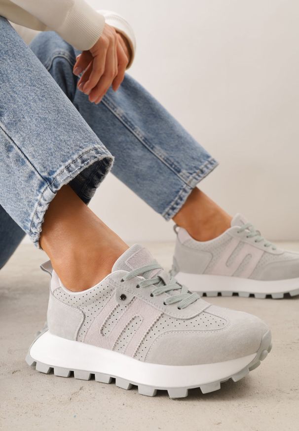 Renee - Jasnozielone Sneakersy na Platformie z Zamszu Naturalnego z Perforacją Zitrina. Kolor: zielony. Materiał: zamsz. Obcas: na platformie