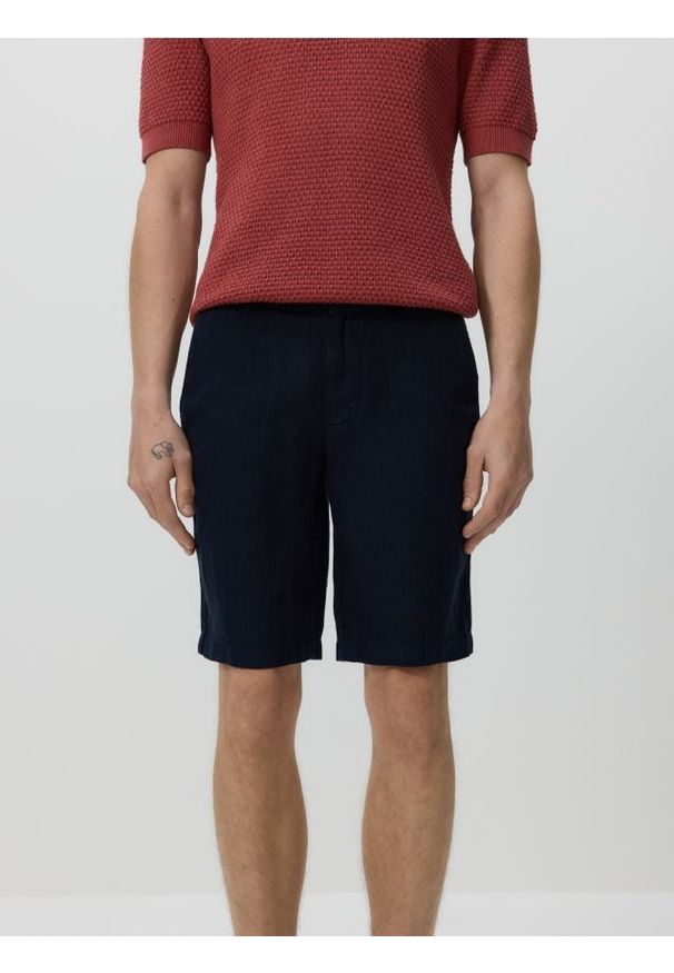 Reserved - Lniane szorty regular fit - granatowy. Kolor: niebieski. Materiał: len