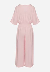 Born2be - Jasnoróżowy Kopertowy Kombinezon z Gumką w Talii i Szerokimi Nogawkami Vimashea. Okazja: na co dzień. Kolor: różowy. Styl: casual, elegancki #4