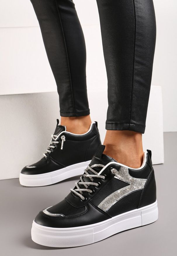 Renee - Czarne Sneakersy ze Wstawką z Cyrkonii na Ukrytym Koturnie Hricane. Okazja: na co dzień. Kolor: czarny. Obcas: na koturnie