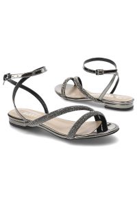 Czarne Sandały Bayla Eleganckie Płaskie Buty. Okazja: na imprezę, na ślub cywilny, na wesele. Zapięcie: pasek. Kolor: czarny. Materiał: lakier, skóra ekologiczna. Wzór: paski, aplikacja. Obcas: na obcasie. Styl: elegancki. Wysokość obcasa: niski #4