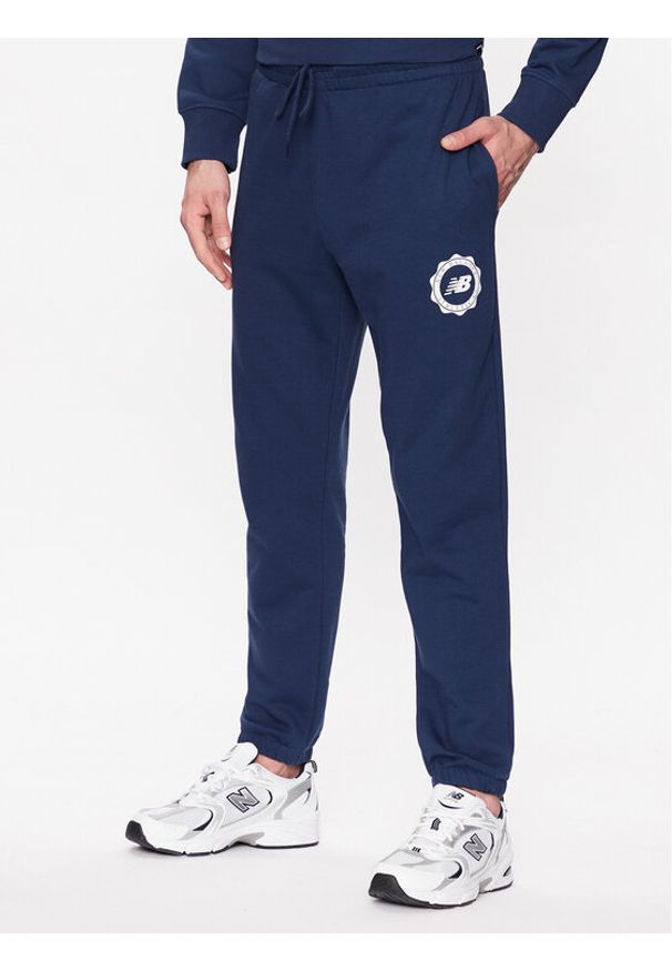 New Balance Spodnie dresowe MP31902 Granatowy Regular Fit. Kolor: niebieski. Materiał: bawełna, dresówka