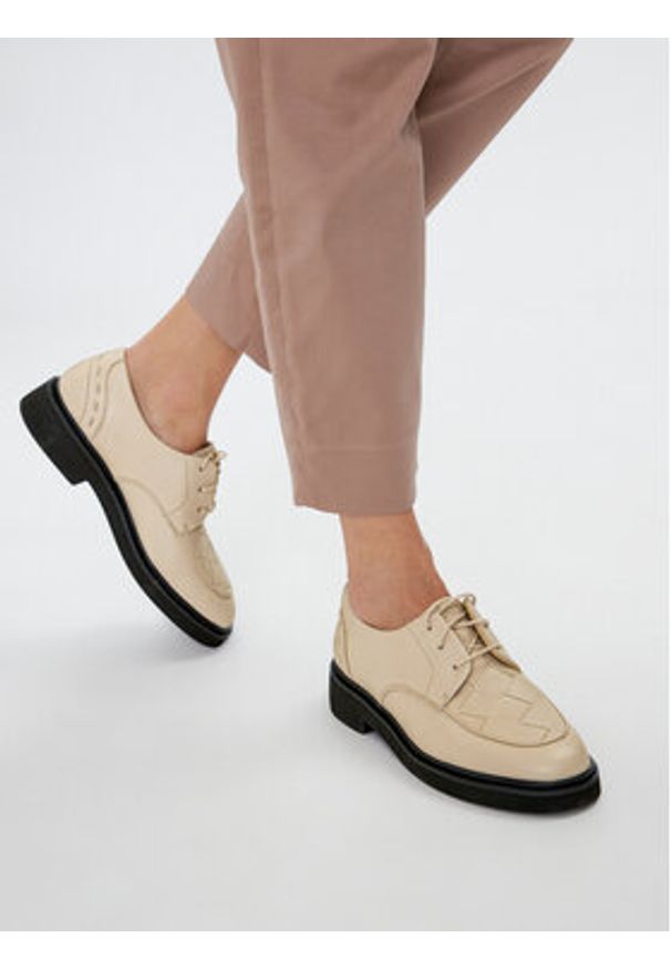 Clarks Oxfordy Splend Weave 26176809 Écru. Materiał: skóra