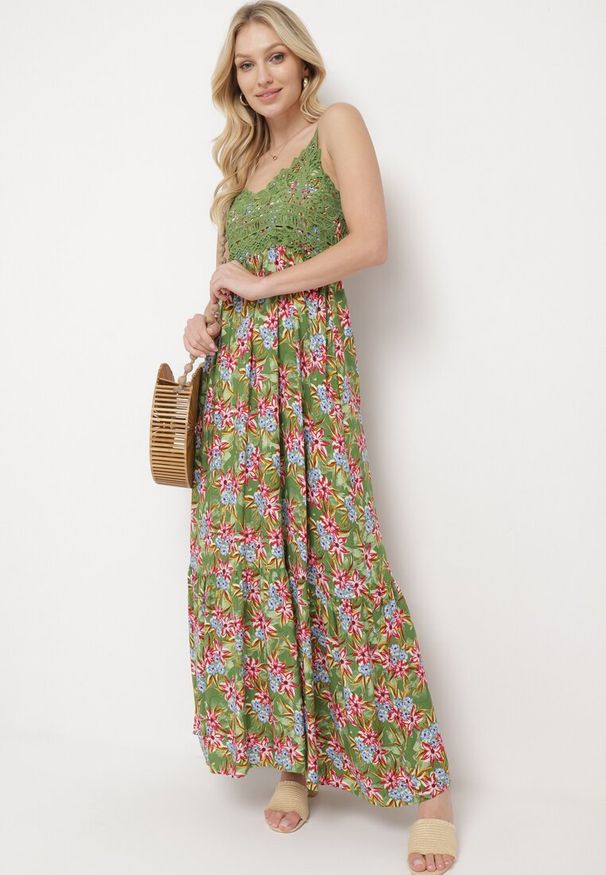 Born2be - Ciemnozielona Wiskozowa Sukienka Maxi na Ramiączkach Rozkloszowana Nolwessa. Kolor: zielony. Materiał: wiskoza. Długość rękawa: na ramiączkach. Styl: elegancki. Długość: maxi