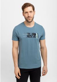 Volcano - T-shirt z motywem rowerowym T-RAD. Kolekcja: plus size. Kolor: niebieski. Materiał: materiał, skóra, włókno, bawełna. Wzór: nadruk. Sezon: lato. Styl: sportowy #1