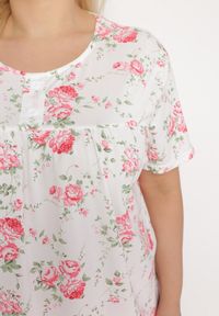 Born2be - Różowo-Biały Komplet Piżamowy w Kwiaty Koszulka z Krótkim Rękawem i Spodnie Lużne 3/4 Lareni. Kolor: różowy. Materiał: bawełna. Długość: krótkie. Wzór: kwiaty