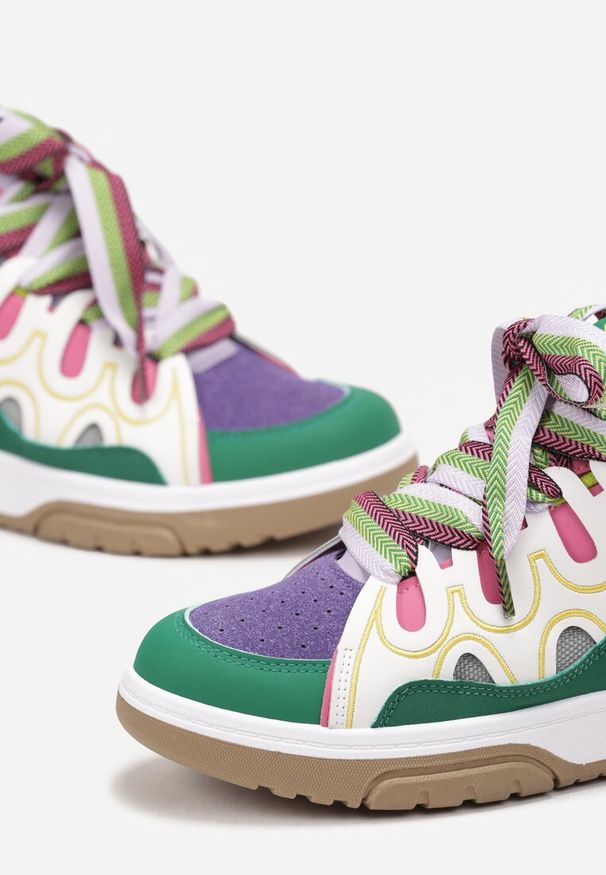 Born2be - Zielone Sneakersy z Ozdobnym Sznurowaniem i Brokatem Nevesa. Kolor: zielony, beżowy