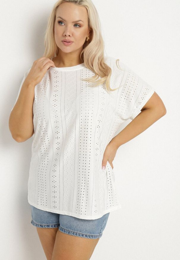 Born2be - Biały Klasyczny T-shirt z Bawełną Nilavienna. Okazja: na co dzień. Kolor: biały. Materiał: bawełna. Styl: klasyczny