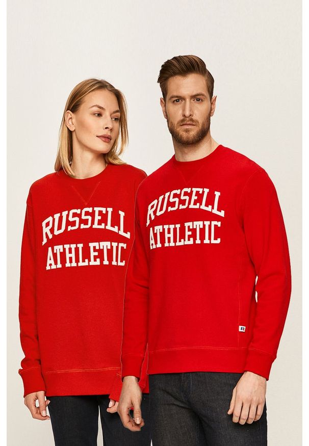 Russell Athletic - Bluza. Okazja: na co dzień. Typ kołnierza: bez kaptura. Kolor: czerwony. Materiał: bawełna, poliester, dzianina. Wzór: aplikacja. Styl: casual