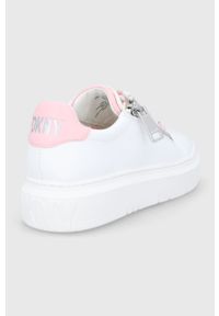 DKNY - Dkny buty skórzane kolor biały. Nosek buta: okrągły. Zapięcie: sznurówki. Kolor: biały. Materiał: skóra. Obcas: na platformie