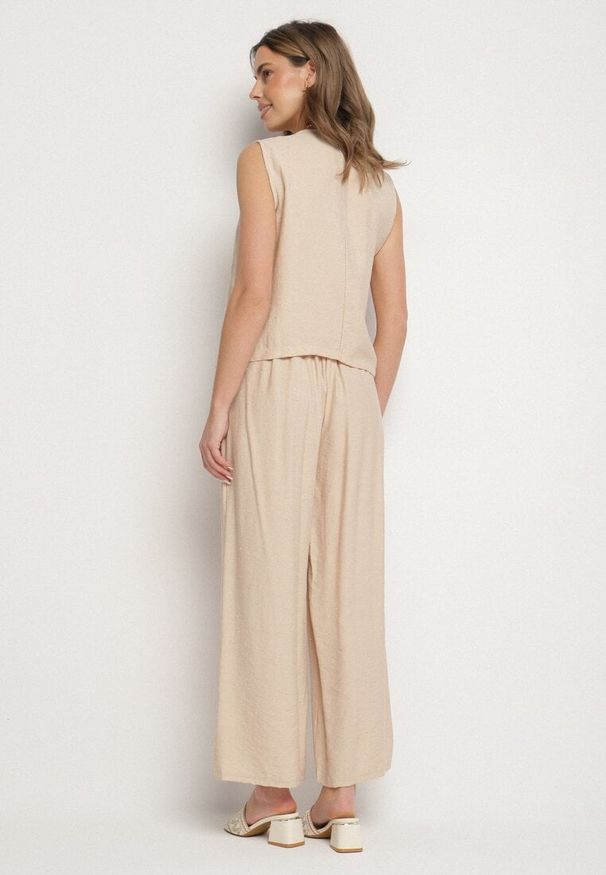 Born2be - Beżowy Komplet Garniturowy z Lnem Zdobiony Cyrkoniami Kamizelka i Spodnie Rederose. Kolor: beżowy. Materiał: len. Wzór: aplikacja