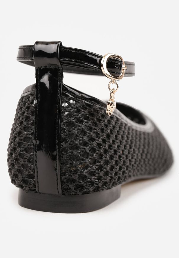 Renee - Czarne Balerinki ze Skórzaną Wkładką i Metaliczną Ozdobą Dorialori. Zapięcie: sprzączka. Kolor: czarny. Materiał: skóra. Wzór: aplikacja. Styl: elegancki