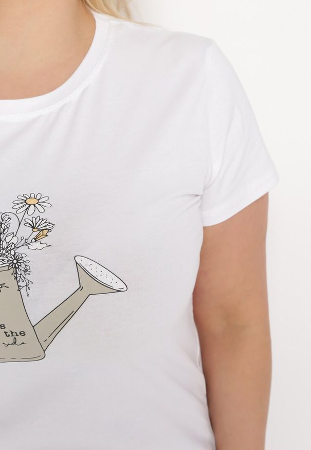 Born2be - Biały Bawełniany T-shirt z Ozdobnym Nadrukiem Littana. Okazja: na co dzień. Kolor: biały. Materiał: bawełna. Wzór: nadruk. Sezon: lato, wiosna. Styl: klasyczny, casual