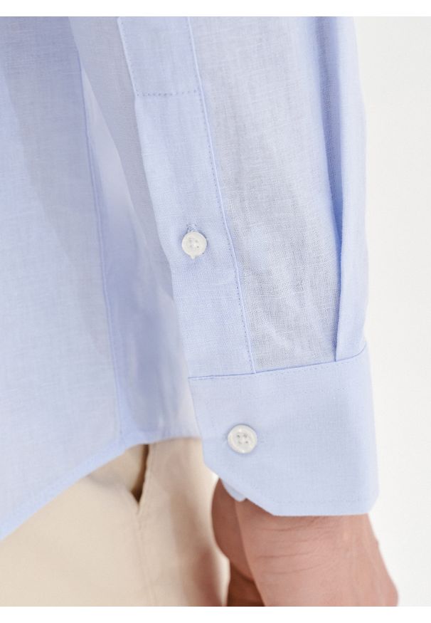 Pako Lorente - PAKO LORENTE - Niebieska koszula męska z lnem. Kolor: biały, niebieski. Materiał: len. Długość rękawa: długi rękaw. Długość: długie. Sezon: wiosna