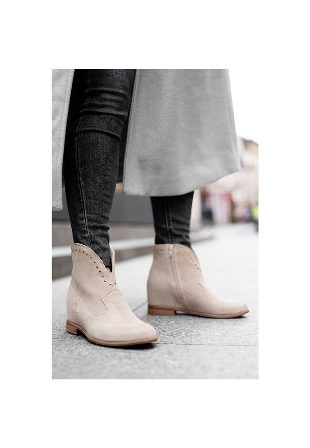 Beżowe Botki Kowbojskie Armodo Modne Buty Damskie. Okazja: na co dzień. Kolor: beżowy. Materiał: skóra. Styl: casual, elegancki