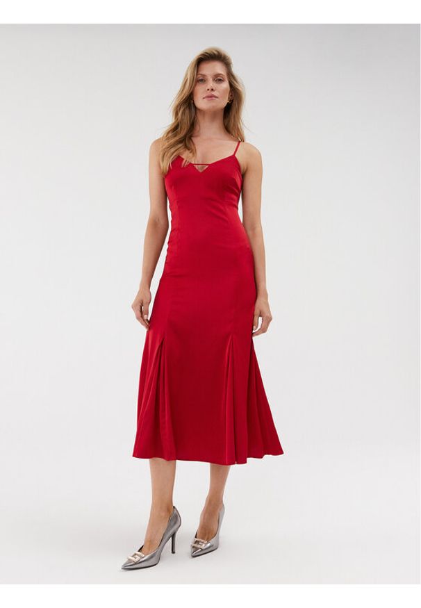 Guess Sukienka codzienna W3BK0T WEFC2 Czerwony Regular Fit. Okazja: na co dzień. Kolor: czerwony. Materiał: syntetyk. Typ sukienki: proste. Styl: casual