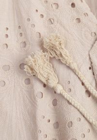 Born2be - Beżowa Sukienka z Bawełny Zdobiona Haftem z Krótkim Rękawem i Materiałowym Paskiem Dimisha. Okazja: na co dzień. Kolor: beżowy. Materiał: materiał, bawełna. Długość rękawa: krótki rękaw. Wzór: aplikacja, haft. Typ sukienki: proste, dopasowane. Styl: casual #3