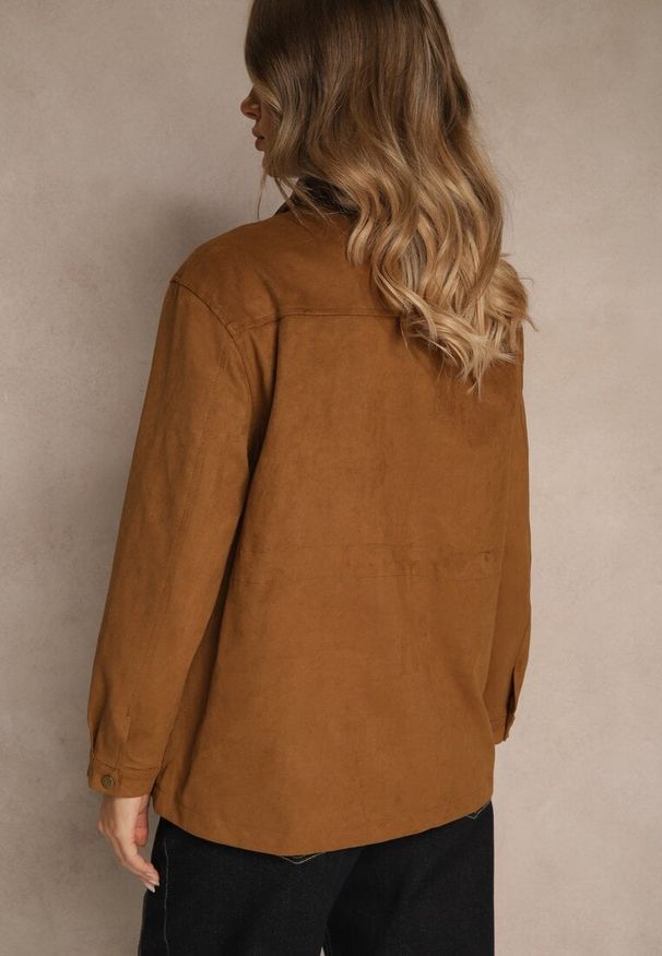 Renee - Brązowa Kurtka Koszulowa Barn Jacket z Kieszeniami na Napy Tilusea. Okazja: na co dzień. Kolor: brązowy. Materiał: jeans. Styl: elegancki, casual
