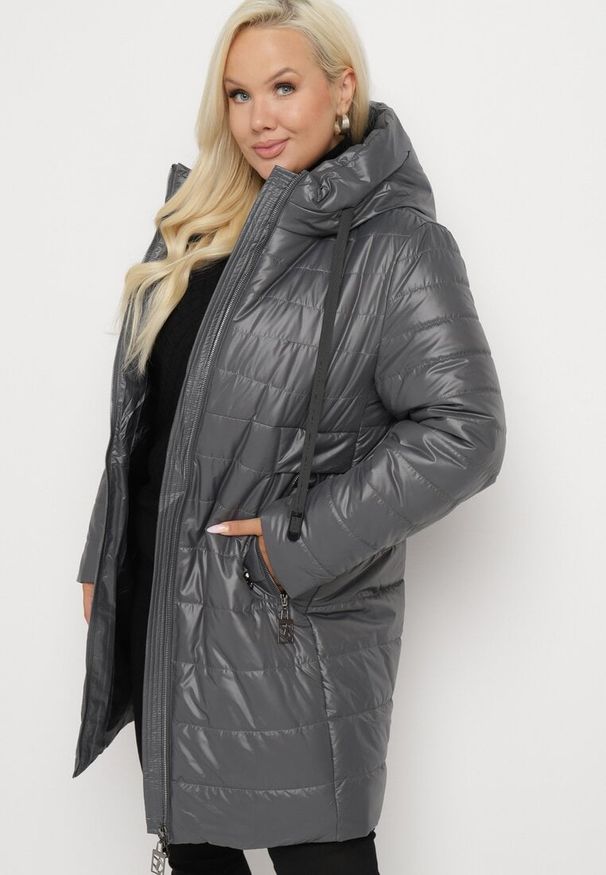 Born2be - Szara Kurtka Pikowana z Troczkami przy Kapturze Olenelle. Okazja: na co dzień. Kolor: szary. Materiał: tkanina. Styl: casual, klasyczny