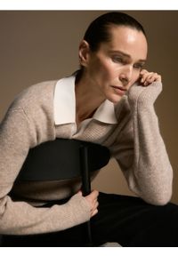Reserved - Sweter z wełną - beżowy. Kolor: beżowy. Materiał: wełna