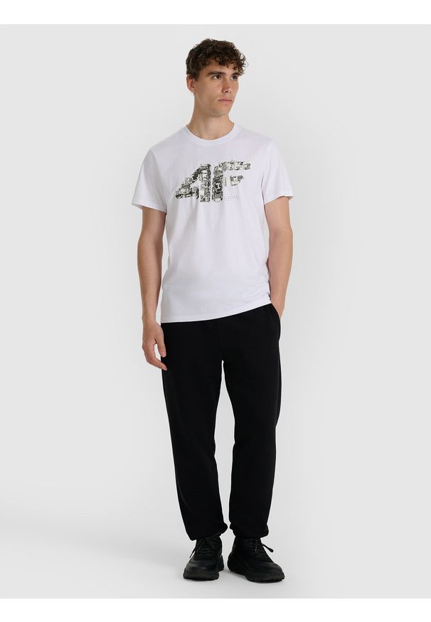 4f - 4F T-shirt regular z nadrukiem męski - biały S. Kolor: biały. Materiał: włókno, bawełna, skóra, materiał. Wzór: nadruk. Styl: klasyczny