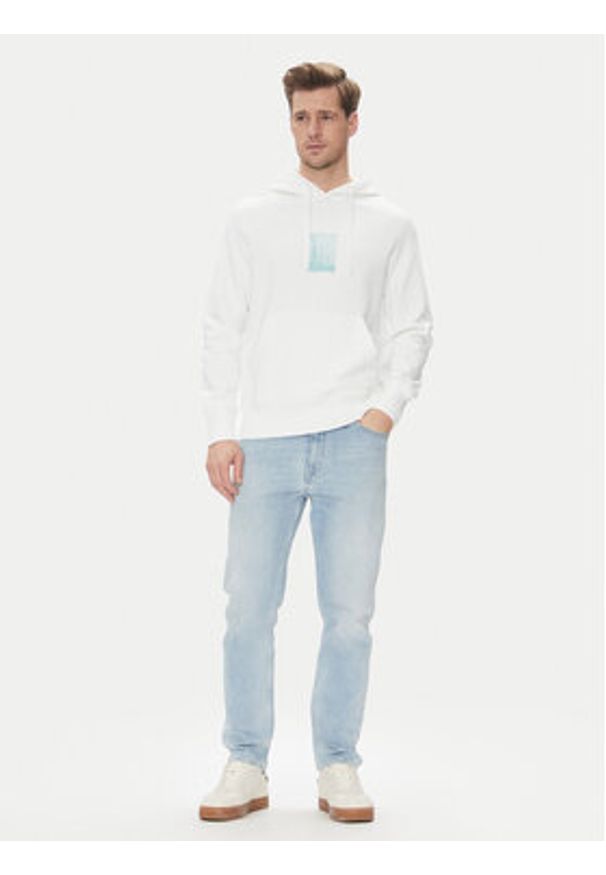 Calvin Klein Jeans Bluza Brush Stroke J30J327525 Biały Regular Fit. Kolor: biały. Materiał: bawełna
