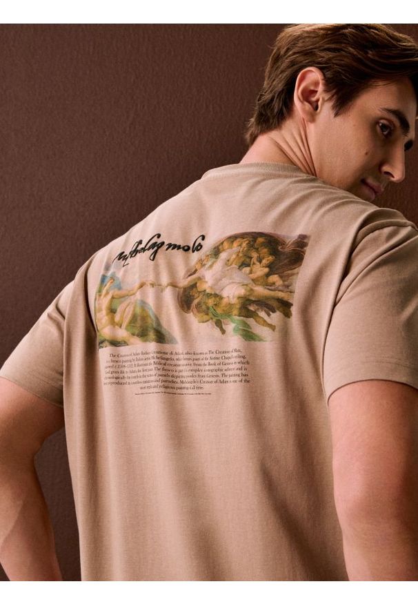 Sinsay - Bawełniana koszulka z nadrukiem na plecach - beżowy. Kolor: beżowy. Materiał: bawełna. Wzór: nadruk