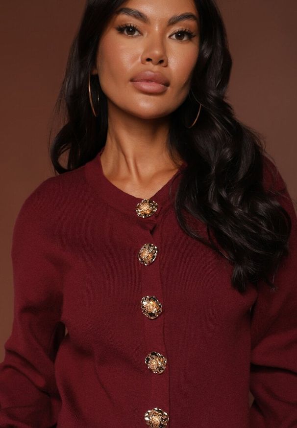 Renee - Bordowy Kardigan z Wiskozą Zdobiony Eleganckimi Napami i Bufiastymi Rękawami Acannte. Kolor: czerwony. Materiał: wiskoza. Wzór: aplikacja. Styl: elegancki