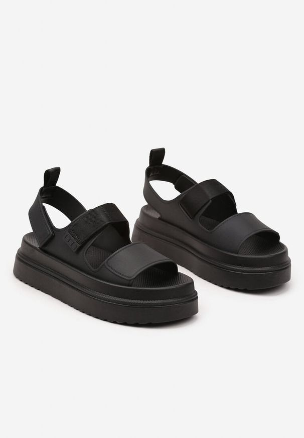 Renee - Czarne Sandały Streetwearowe z Paskami na Rzep Nordexis. Zapięcie: rzepy. Kolor: czarny. Materiał: jeans. Sezon: wiosna. Obcas: na platformie. Styl: elegancki