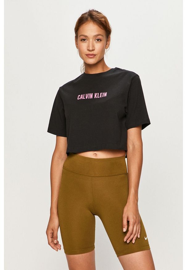 Calvin Klein Performance - T-shirt. Okazja: na co dzień. Kolor: czarny. Materiał: bawełna, dzianina, elastan. Wzór: nadruk. Styl: casual