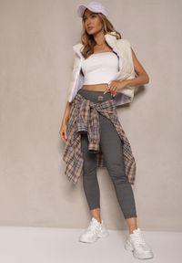 Renee - Szare Legginsy High Waist Ozdobione Aplikacją Sevirra. Okazja: na co dzień, na spotkanie biznesowe, do pracy. Stan: podwyższony. Kolor: szary. Długość: długie. Wzór: aplikacja. Styl: biznesowy, elegancki, casual #4