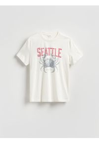 Reserved - T-shirt regular z nadrukiem - złamana biel. Materiał: dzianina, bawełna. Wzór: nadruk #1