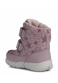 Geox Śniegowce dziecięce kolor różowy. Nosek buta: okrągły. Zapięcie: rzepy. Kolor: różowy. Szerokość cholewki: normalna