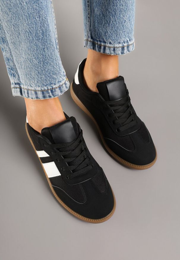 Born2be - Czarne Sneakersy Tenisówki z Ozdobnymi Paskami Jenavena. Okazja: na co dzień, na spacer. Zapięcie: pasek. Kolor: czarny. Sport: turystyka piesza