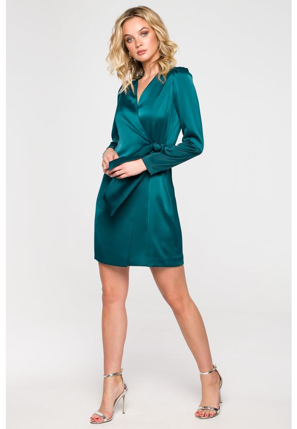 MOE - Kopertowa Sukienka z Połyskliwej Tkaniny - Zielona. Kolor: zielony. Materiał: tkanina. Typ sukienki: kopertowe