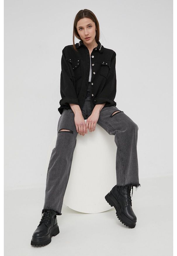 Answear Lab kurtka jeansowa damska kolor czarny przejściowa oversize. Kolor: czarny. Materiał: jeans. Styl: wakacyjny