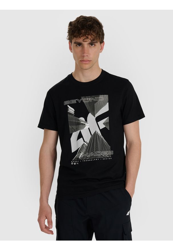 4f - 4F T-shirt regular z nadrukiem męski - czarny S. Okazja: na co dzień. Kolor: czarny. Materiał: materiał, bawełna. Wzór: nadruk. Styl: casual
