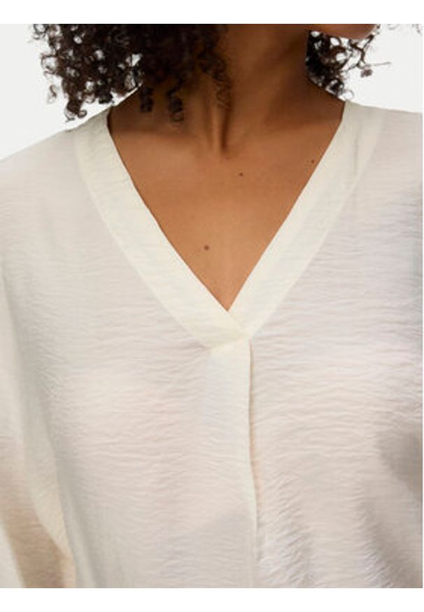 Vero Moda Bluzka Urli 10338835 Biały Regular Fit. Kolor: biały. Materiał: wiskoza