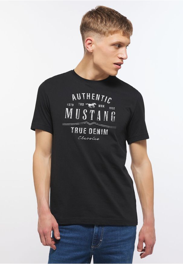 Mustang - MUSTANG ALEX C PRINT MĘSKI T-SHIRT KOSZULKA NADRUK BLACK 1012768 4142. Wzór: nadruk