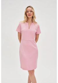 MOODO - Elegancka sukienka różowa. Kolor: różowy. Materiał: poliester, wiskoza, elastan. Styl: elegancki #1