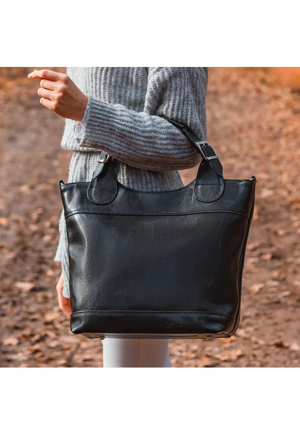 Torebka skórzana elegancki kuferek DAN-A T195 czarna. Kolor: czarny. Materiał: skórzane. Styl: elegancki