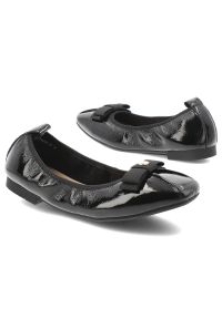 Baleriny damskie Filippo, cholewka ze skóry naturalnej lakierowanej wsuwany fason z ozdobną kokardą zabudowany przód na płaskiej podeszwie, czarne, D. Kolor: czarny. Materiał: skóra, lakier. Szerokość cholewki: normalna. Obcas: na płaskiej podeszwie #2