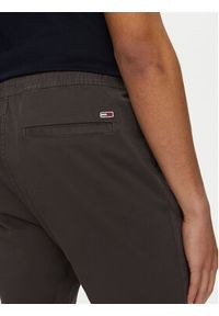 Tommy Jeans Joggery Austin DM0DM20283 Szary Slim Fit. Kolor: szary. Materiał: bawełna