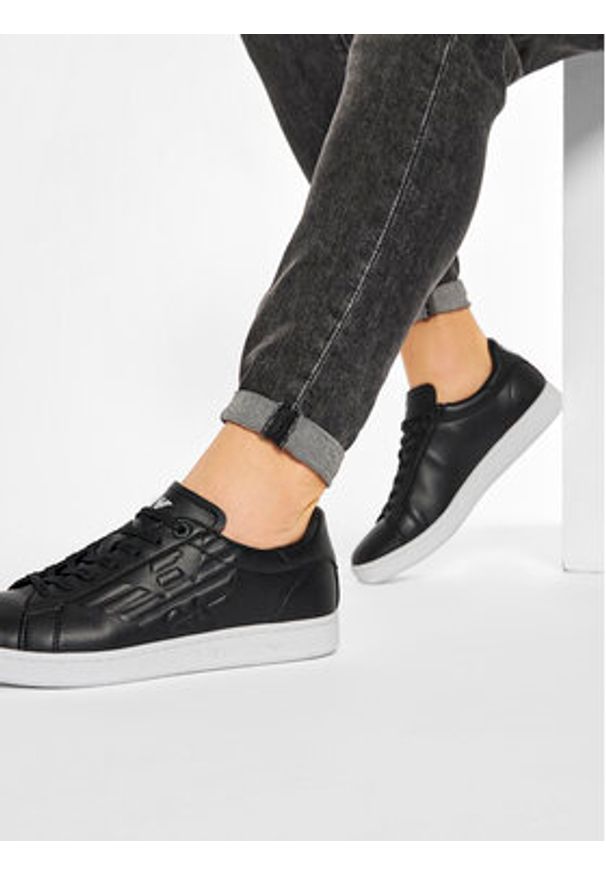 EA7 Emporio Armani Sneakersy Czarny. Kolor: czarny. Materiał: skóra