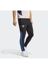 Spodnie do piłki noiżnej męskie Adidas Manchester United Condivo 22 Training. Kolor: niebieski, wielokolorowy, czarny. Materiał: dresówka, materiał. Sport: piłka nożna #1