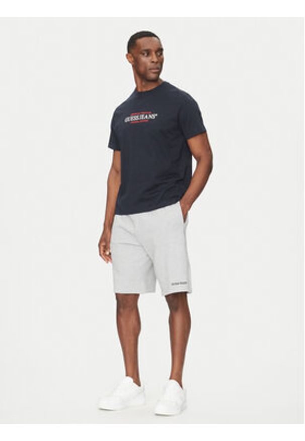 Guess Jeans Szorty sportowe M5GD49 KCPR1 Szary Regular Fit. Kolor: szary. Materiał: bawełna. Styl: sportowy