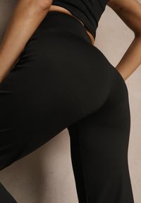 Renee - Czarne Legginsy High Waist z Szeroką Gumką w Pasie Idalania. Okazja: na co dzień. Stan: podwyższony. Kolor: czarny. Styl: elegancki, casual #4