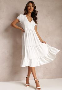 Renee - Biała Sukienka z Trójkątnym Dekoltem i Falbaną Callandia. Okazja: na randkę. Kolor: biały #1